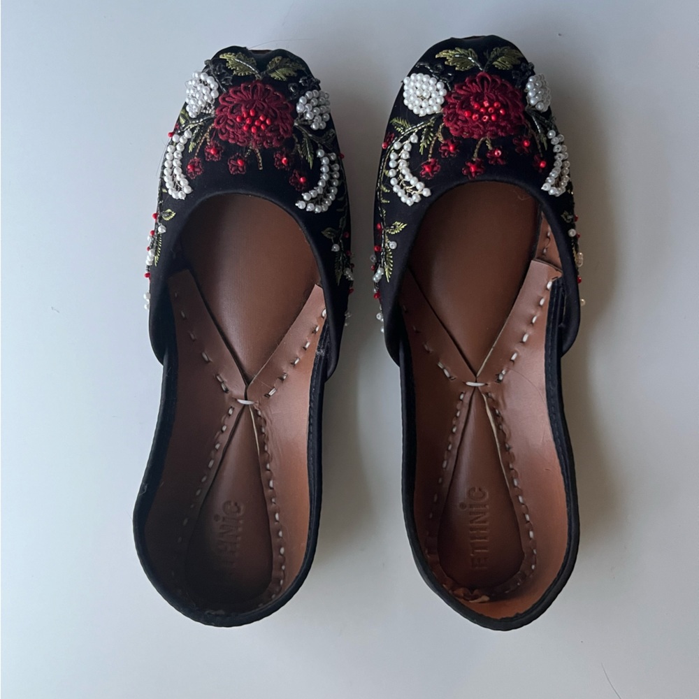 black beaded khussa/pakistani flats ethnic PK